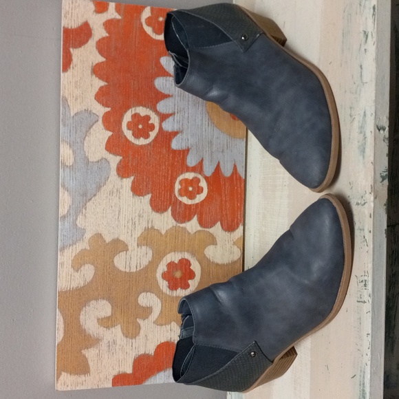 Simply Vera Vera Wang Vienna Blue, Pointed Toe, Inside Zip, Ankle Boots - Picture 6 of 16